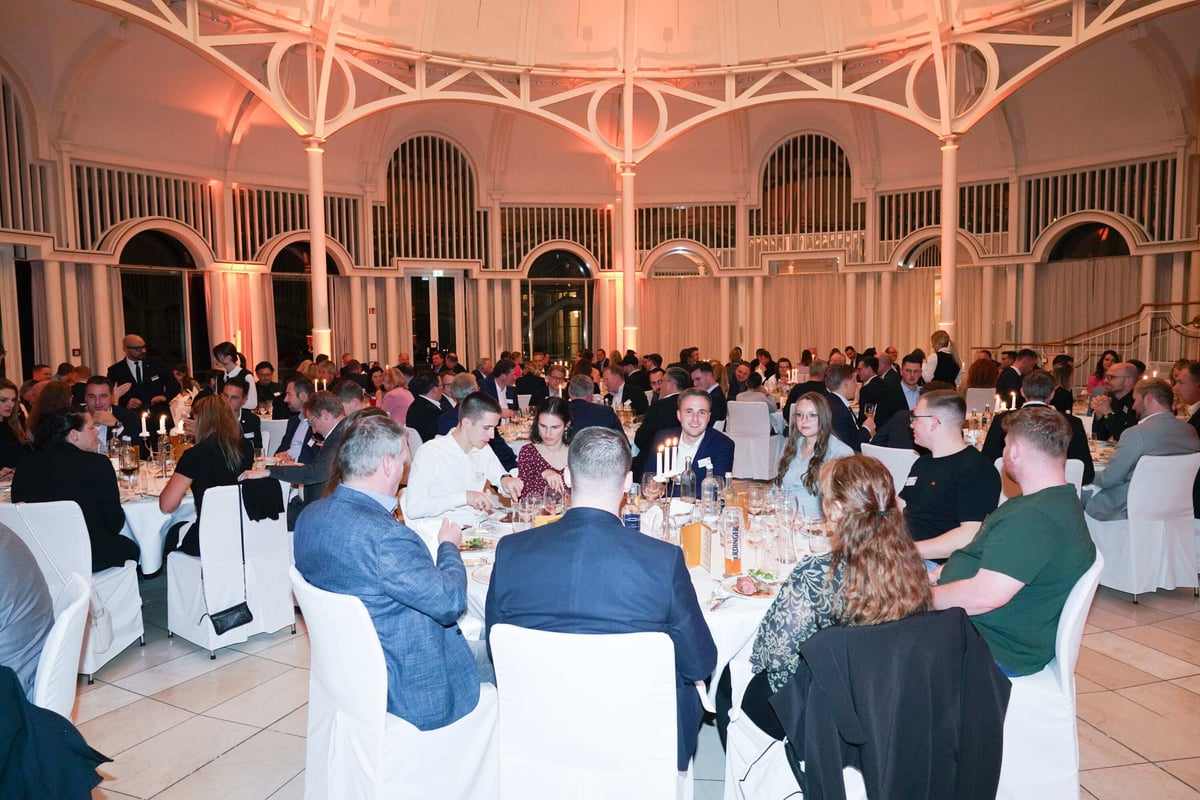 Während der ELMAR Night 2024 gibt es das festliche Dinner und Networking pur.